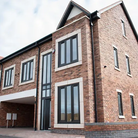 Spacious 6 Bedroom House - Sleeps 11, Convenient Location, Perfect For Families * Birmingam