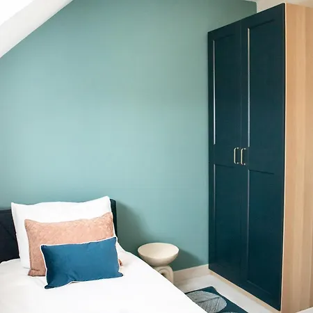 Spacious 6 Bedroom House - Sleeps 11, Convenient Location, Perfect For Families * Birmingham