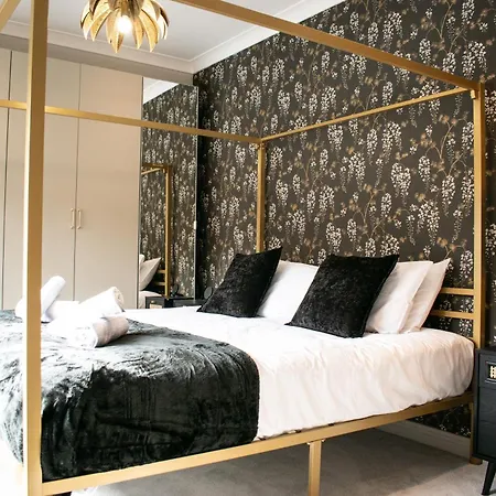 Dom wakacyjny Spacious 6 Bedroom House - Sleeps 11, Convenient Location, Perfect For Families Birmingham